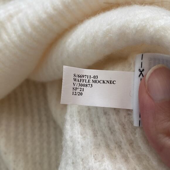SOLD Banana Republic Aire Waffle Knit Wool Blend Sweater winter White Ivory Sz S - Picture 6 of 8